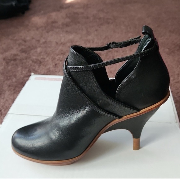 Anthropologie Black and Brown Heeled Boots with Elegant Stiletto - Picture 3 of 5